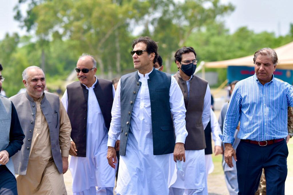 KingSiasi's tweet photo. #Prime_Minister_Imran_Khan Breaks Ground on #Tarbela_5th_Extension_Hydropower_Project.
Besides Extending Lifespan of Tarbela By Addressing Issues of Sedimentation, The Project Will Enhance #Production_Capacity of The Dam From 4888 MW to 6418MW.
#DecadeOfDams https://t.co/JAYh9B6ws2