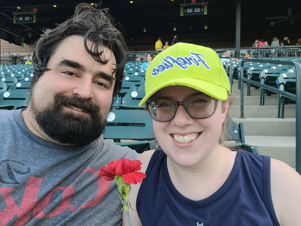 ChemSongAndSax's tweet photo. Ready for the Columbia Fireflies game! @ColaFireflies #letsglow https://t.co/4rwiJr11Qq