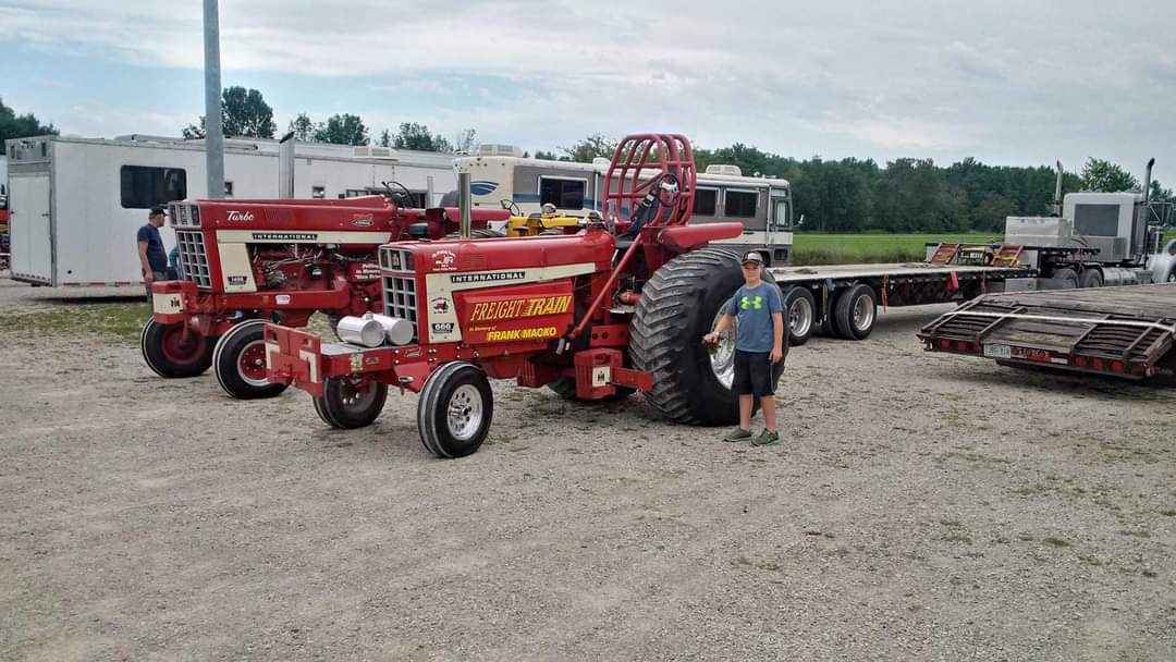 <a href="/apasztor82/">Andy Pasztor 🧼🧽</a> <a href="/jackdri80717477/">Jack Driscoll</a> These gals enjoy looking good before heading to the clay track dance