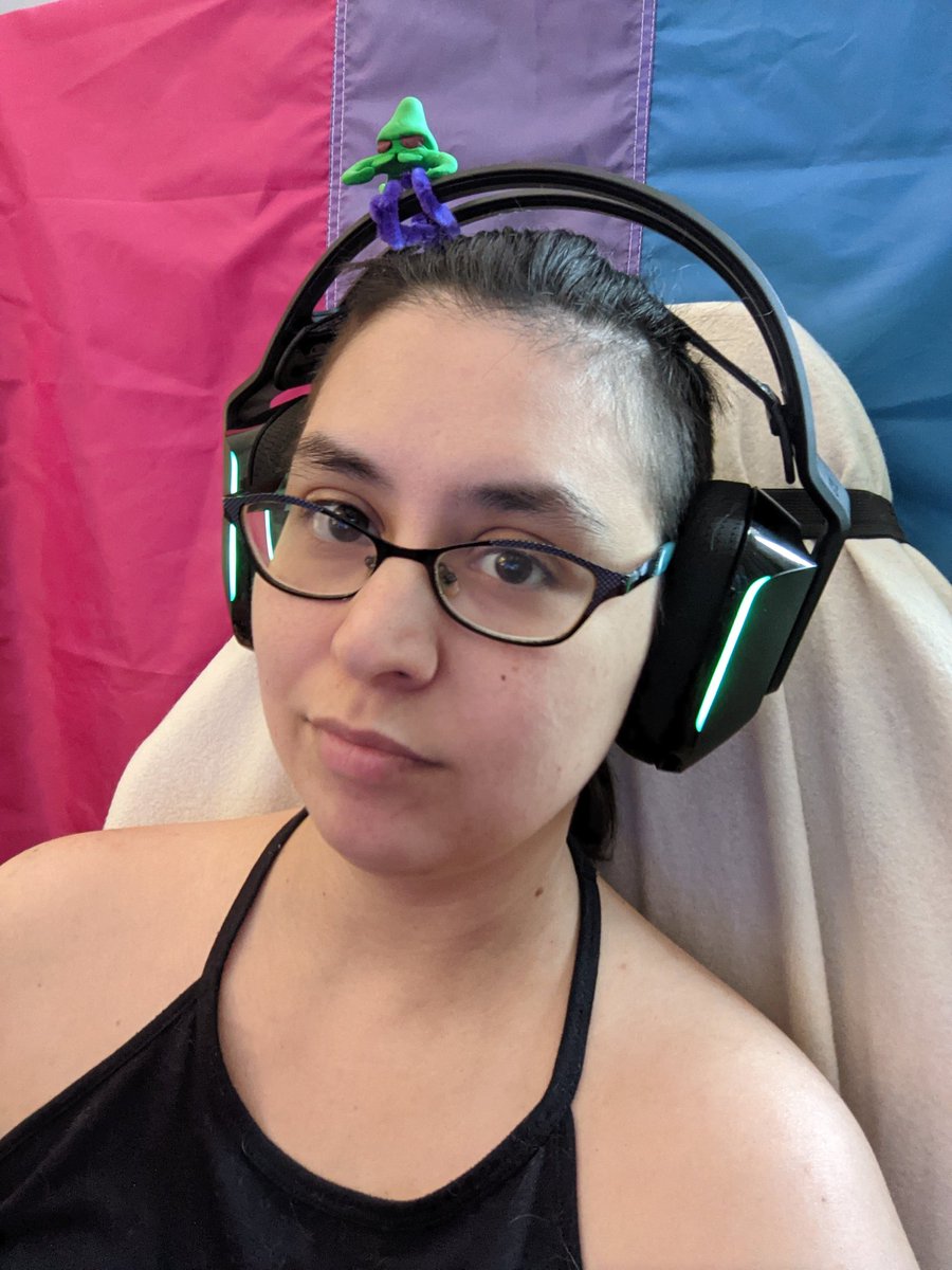 Senppai wrapped in several blankets tweet media