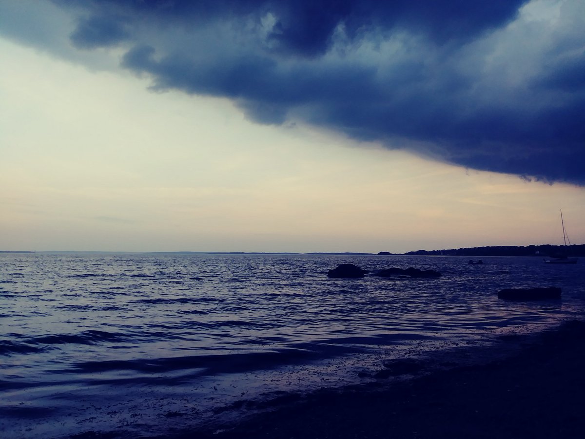 edzie73's tweet photo. Storms approaching Conimiquit https://t.co/mfQV6IuU8W