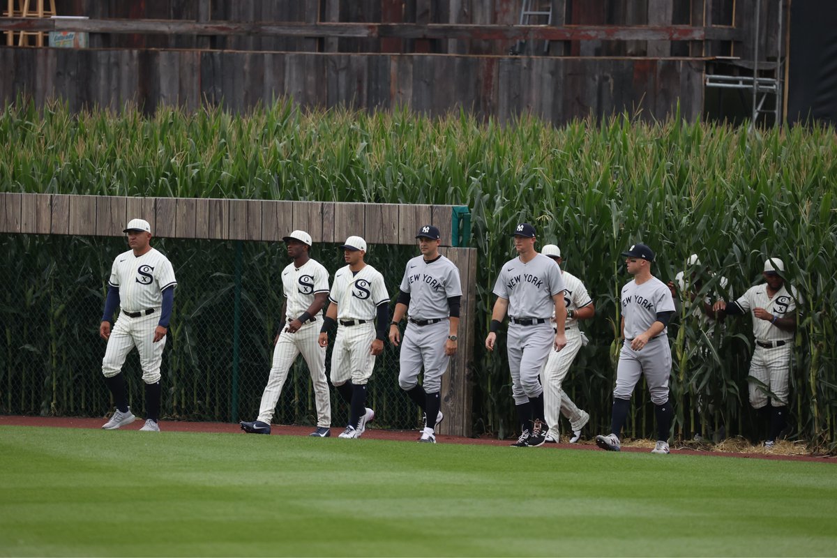 Straight out of a movie. 🌽 #MLBatFieldofDreams