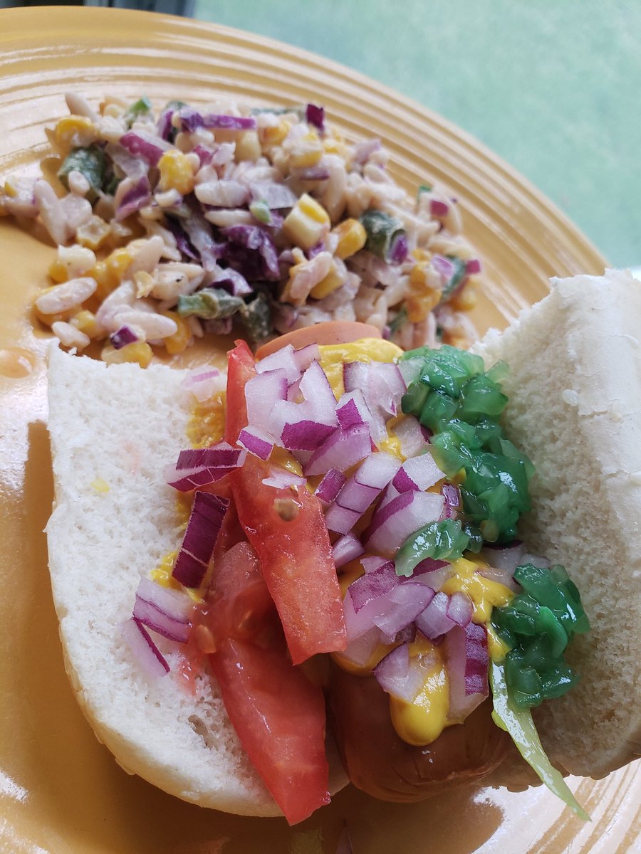 jeneatsvegan's tweet photo. Is it weird that I eat way more #hotdogs as a #vegan than I did when I ate meat 🤔 https://t.co/iyujwCOTi8