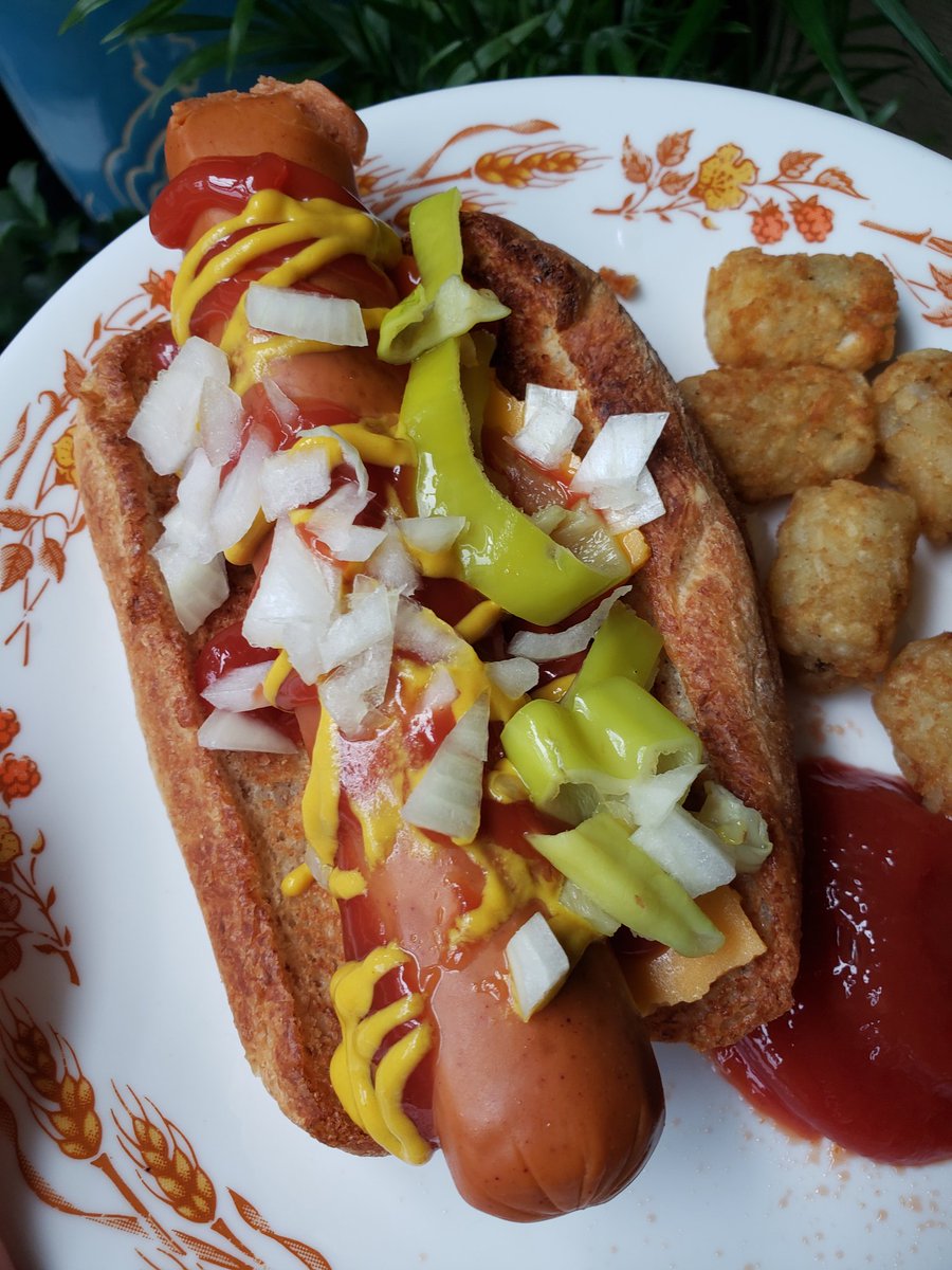 jeneatsvegan's tweet photo. Is it weird that I eat way more #hotdogs as a #vegan than I did when I ate meat 🤔 https://t.co/iyujwCOTi8