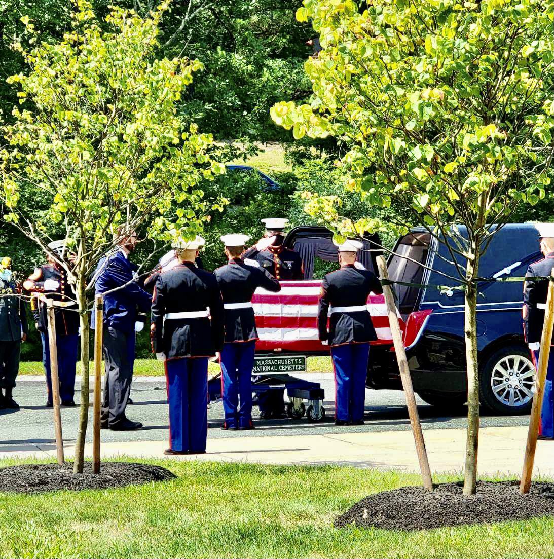 X4Barnstable5th's tweet photo. REST IN PEACE US MARINE COLONEL WATERS
Fortunate to be present during the funeral for such an incredible and inspirational American at our Massachusetts National Cemetery in Bourne.
#liveworthy #HonorThem #usmcfamily
SEMPER FIDELIS BLACK EAGLE ๐บ๐ธโค๏ธ๐๐ป https://t.co/MbZmqxZRKS