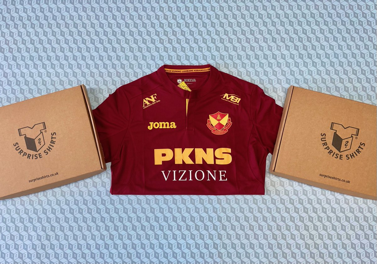 SurpriseShirts's tweet photo. To celebrate hitting 11k followers, we are going to giveaway a https://t.co/4LKMjq9uK9 Mystery Box! ⚽️📦

👇 How to enter:
♻️ Retweet
✅ Follow us!

That's it! Good luck 🔥🤝 https://t.co/O2l2vapd7J