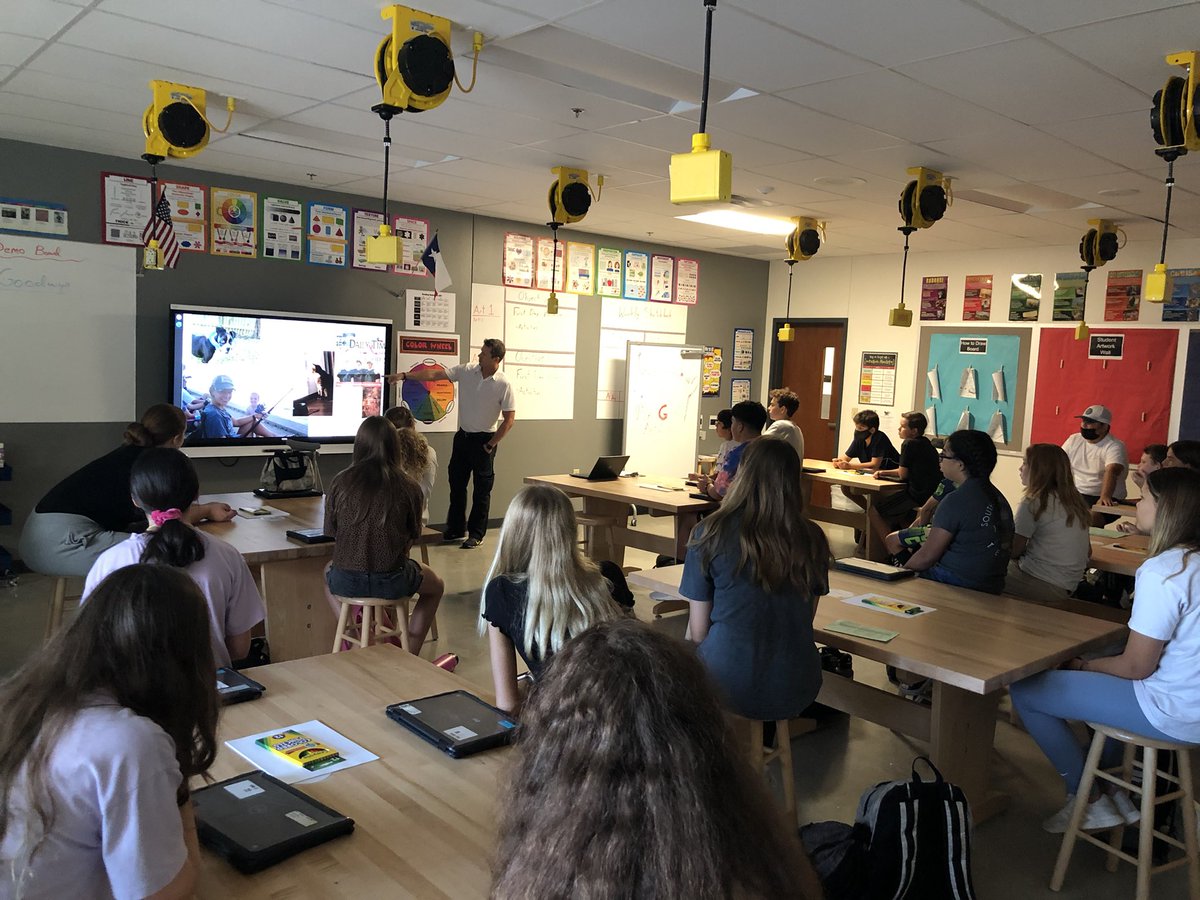 BoerneFineArts's tweet photo. 1st day pics!!! An excellent start to school in Captain Mark Tyler Voss Middle School Fine Arts! #bisdbestfirstdayever https://t.co/016qj78YMj