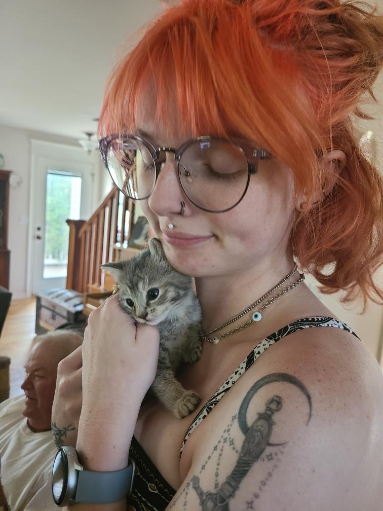 shadowhunterjo_'s tweet image. I totally remembered this selfie day and anybody who says differently is lying to you. Happy #tinytwtselfieday feat. a bottle fed kitten that my aunt is taking care of.
-rts are okay