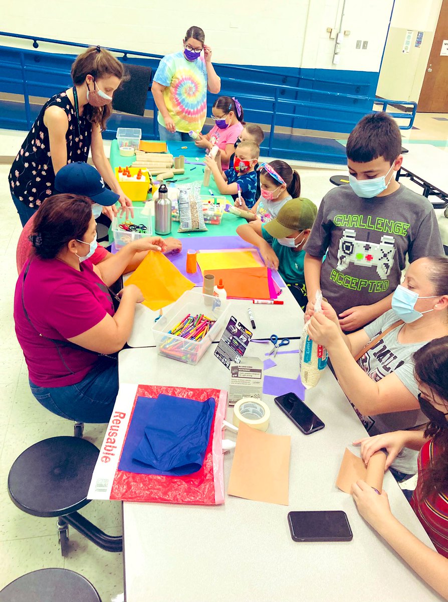 JHoustonElem's tweet photo. Reconnecting with our families through Music and Art ~ Reconectando con nuestras familias a través de la Música y el Arte. Thank you Ms. Hall! #AISDGot❤️ #SomosAISD @CLI_AISD @jhes_cli @AustinISD @aisdparents @FamAsPartners @AISDArts https://t.co/A90NL2SGMm