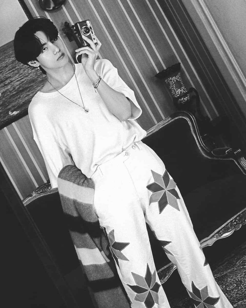 BTS_V_FANBASE1's tweet photo. Photographie https://t.co/E4OGLFTDRl