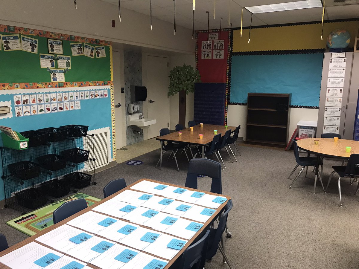 LPLionsTK504's tweet photo. Welcome Class of 2035! 🦁💙 Room 504 is ready for TK Orientation 2021! https://t.co/qND7HwPQ1U