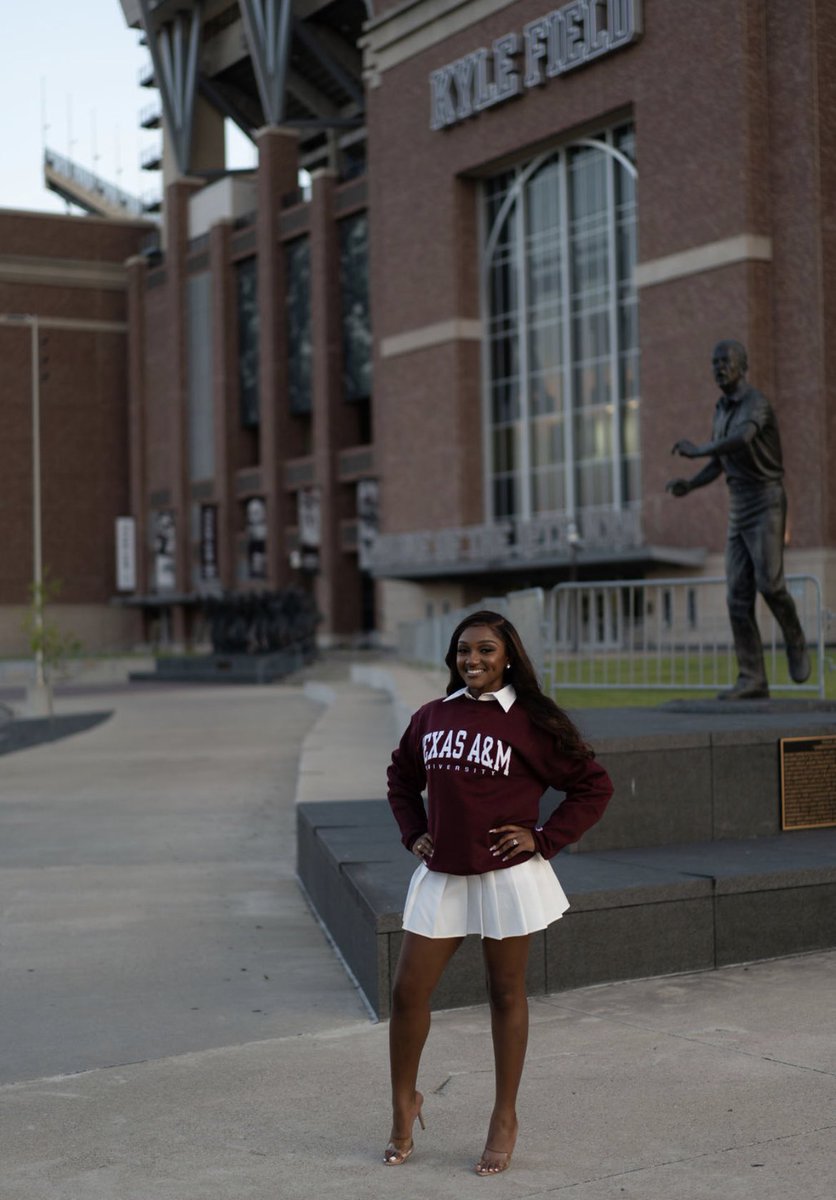 Dimples_23's tweet image. One degree down, next degree loading… 

- B.S. Public Health 
- Did it in 3 years 
- 3x Dean’s List 
- Graduating Magna Cum Laude 
- An Alpha Woman 💕💚 

I never would have made it without the Lord on my sideIf God is for me, who can be against me?