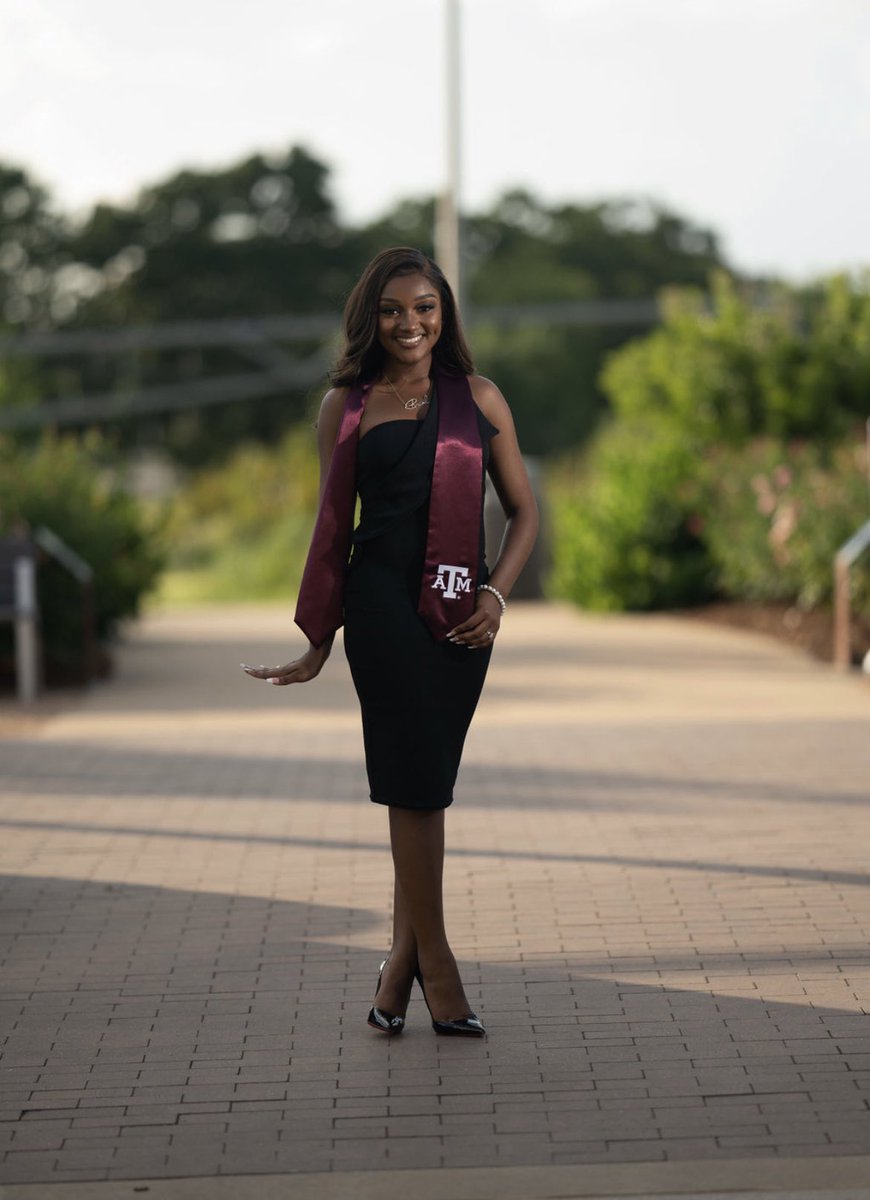 Dimples_23's tweet image. One degree down, next degree loading… 

- B.S. Public Health 
- Did it in 3 years 
- 3x Dean’s List 
- Graduating Magna Cum Laude 
- An Alpha Woman 💕💚 

I never would have made it without the Lord on my sideIf God is for me, who can be against me?