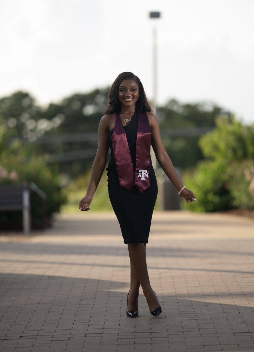 Dimples_23's tweet image. One degree down, next degree loading… 

- B.S. Public Health 
- Did it in 3 years 
- 3x Dean’s List 
- Graduating Magna Cum Laude 
- An Alpha Woman 💕💚 

I never would have made it without the Lord on my sideIf God is for me, who can be against me?