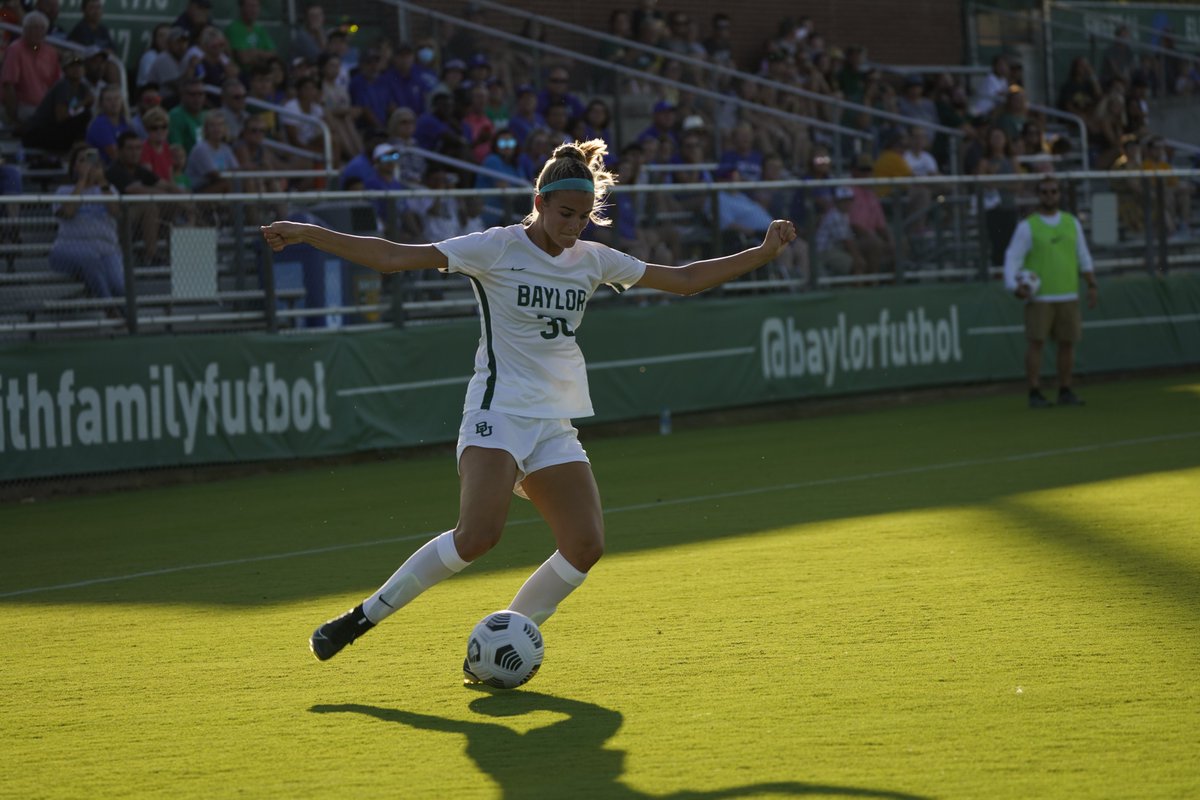 BaylorFutbol's tweet photo. She's got the right side 🔒 down

#SicEm 🐻 | #FaithFamilyFutbol ⚽️ https://t.co/PDQzvlXX0T