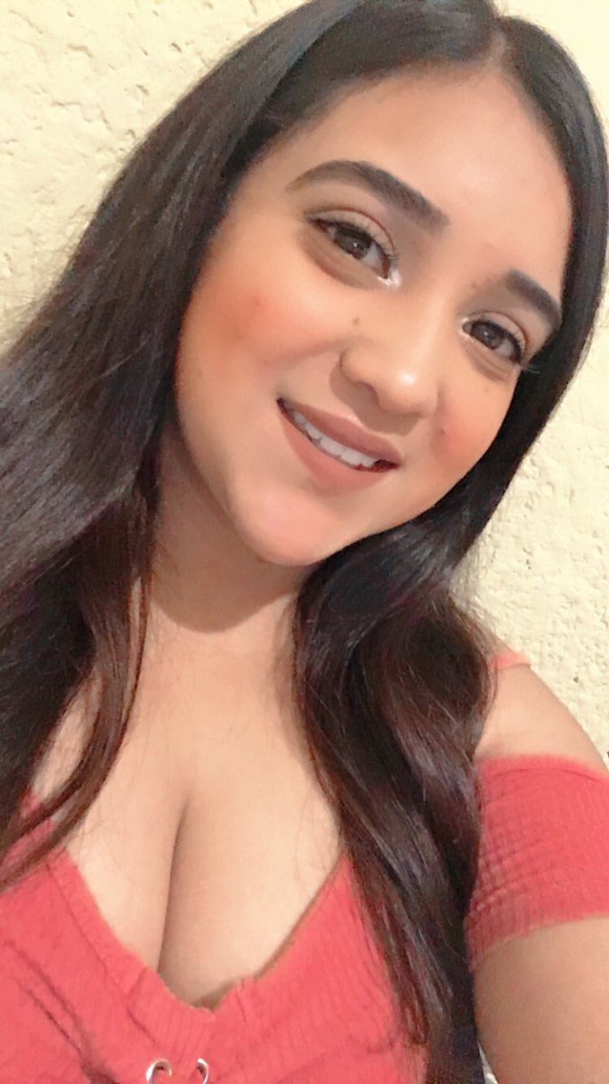NancyYulieth5's tweet photo. No se que poner jsjsjs síganme en Instagram como @NancyYulieth5 y podrán encontrar más fotitos mías 😌 buenas noches bbs 👽 https://t.co/KH5QVtRHQD
