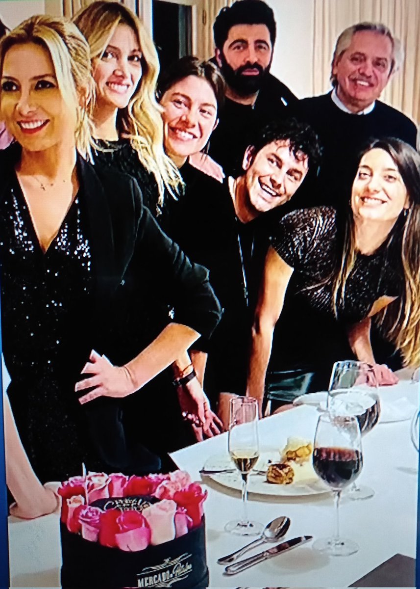 Tu país/ el de ellos.