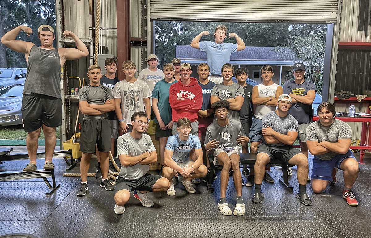 ⛓Brotherhood⛓ 

Thanks to all the ELITE athletes that came out to say farewell to
<a href="/ZachClay8/">Zach Clay</a> 
<a href="/DylanLindsey15/">Dylan Lindsey</a> 
And @GrantFellers 🇺🇸

#smallgymbigresults #weareELITE #brotherhood