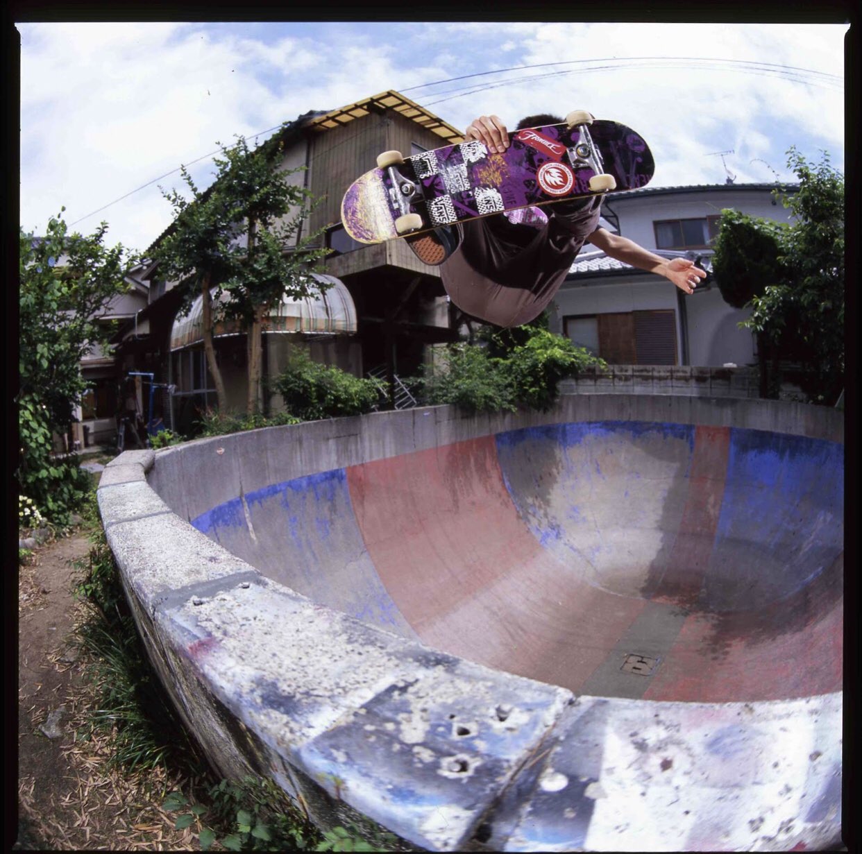 米田真一郎 自由人養成スクール Beドバイ スケーボーがオリンピックで話題になりましたね よねちゃんは45年も前にでっかいスケボープールやランプを自宅にせっせと穴掘って作ってました 今 考えても自分にびっくり 写真がそのスケボープールです