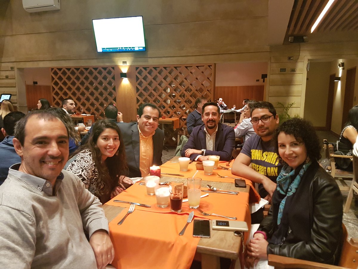 jaimejavier's tweet photo. @aldoaltamirano @almacepeda @arieljimenezgil @DialogusCI @Fernanda_Nieto ¡Eso! Aquí un ejemplo. Cenando en un restaurant de pescados y mariscos limeño con @MaxiBlanc (Argentina), Caro Reyes (Chile), @JUANP_DELEON (México), @aldoaltamirano (Perú) y @sucaceres (Chile) previo al #CONCIN2017 celebrado en #Lima. ¡Bienvenidos(as), siempre! #DialogusCI https://t.co/vDHqt510sv