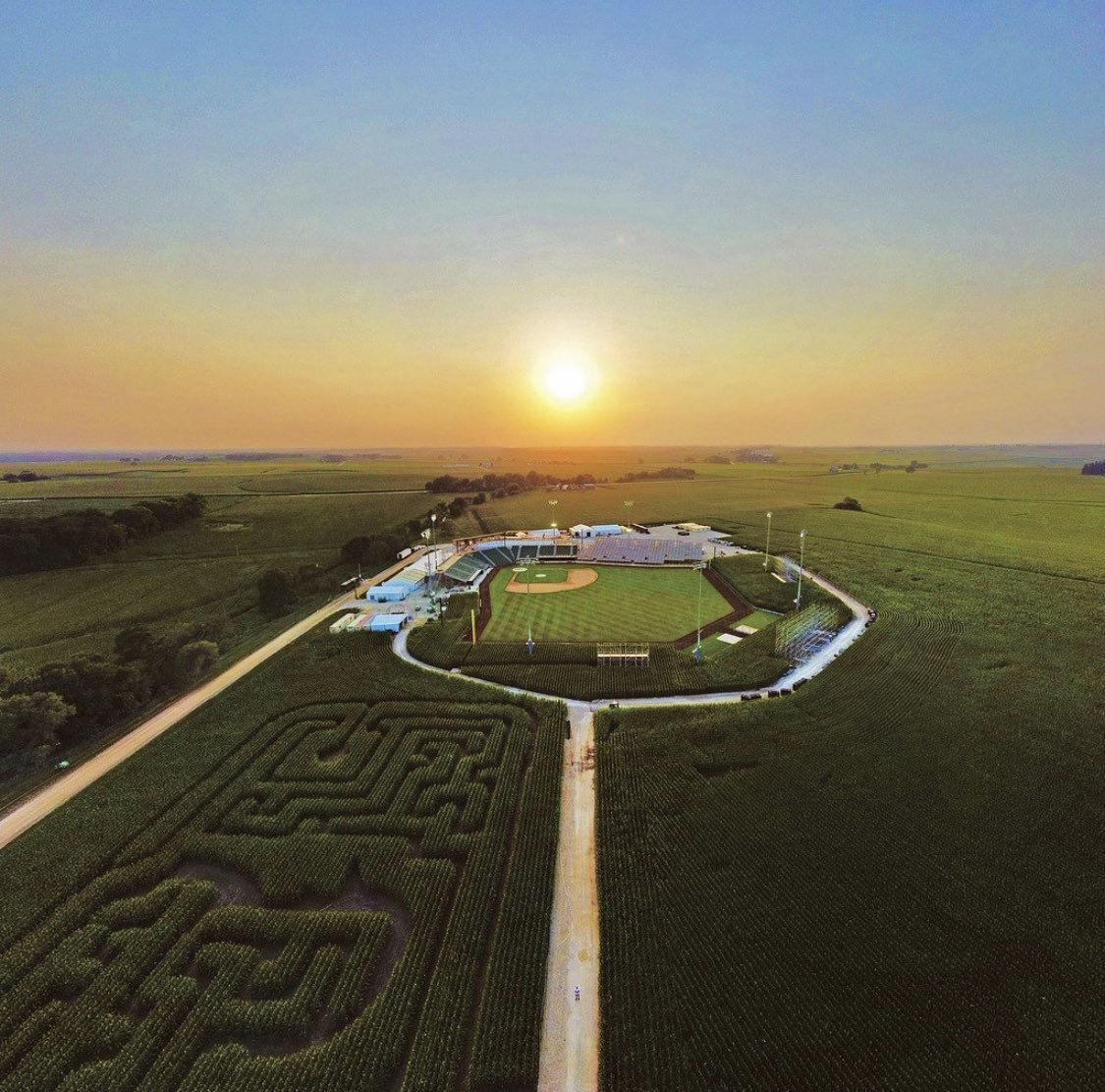 If that doesn’t make you proud of being from the middle-of-nowhere Iowa, I don’t know what will #FieldOfDreamsGame