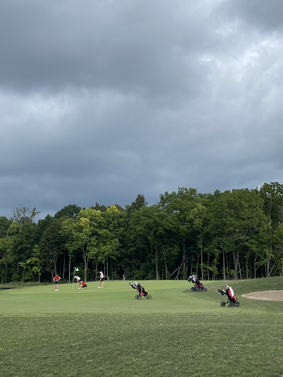 ⛳️Brebeuf Girls Golf kept the rain 🌧 away and took a W against Park Tudor at @woodwindgolfclub 👏🏻👏🏻👏🏻 Great to have Catherine Zortman 🤩 cheering the team on!🎉 <a href="/brebeufsports/">Brebeuf Athletics</a> #gobraves