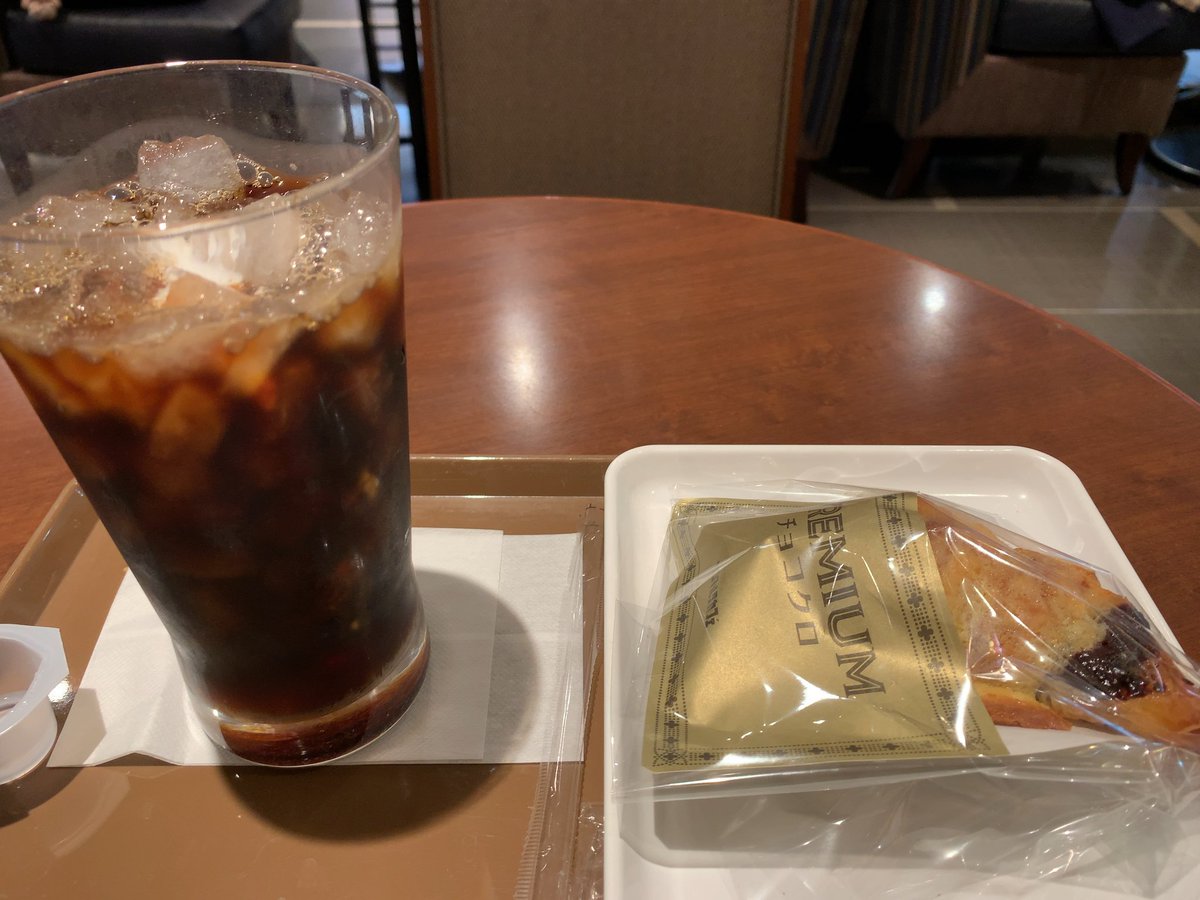 junkissatrip's tweet photo. 休日のルーティン。
#朝カフェ #朝活 #ソロ活 #ルーティン
#サンマルクカフェ #チョコクロ
#アイスコーヒー 
#stmarccafe #chococro https://t.co/VzFvxPszDX
