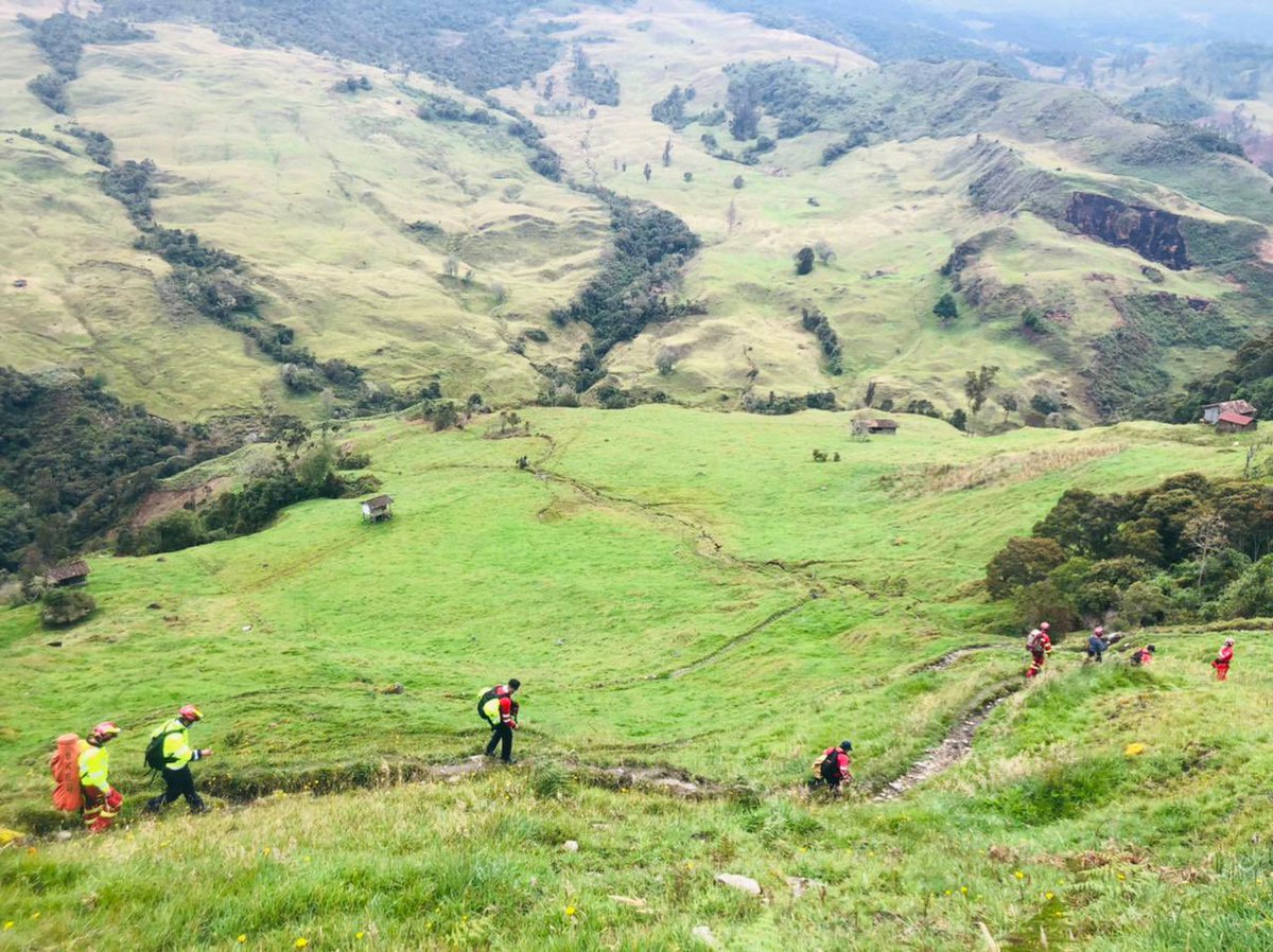 Hoy, #BomberosCuenca en apoyo a <a href="/BomberosElPan/">Bomberos El Pan</a> realizaron un operativo de búsqueda de una persona que se encontraba desaparecida por varios días en el sector Huagrarancho-Río Collay, del cantón El Pan.