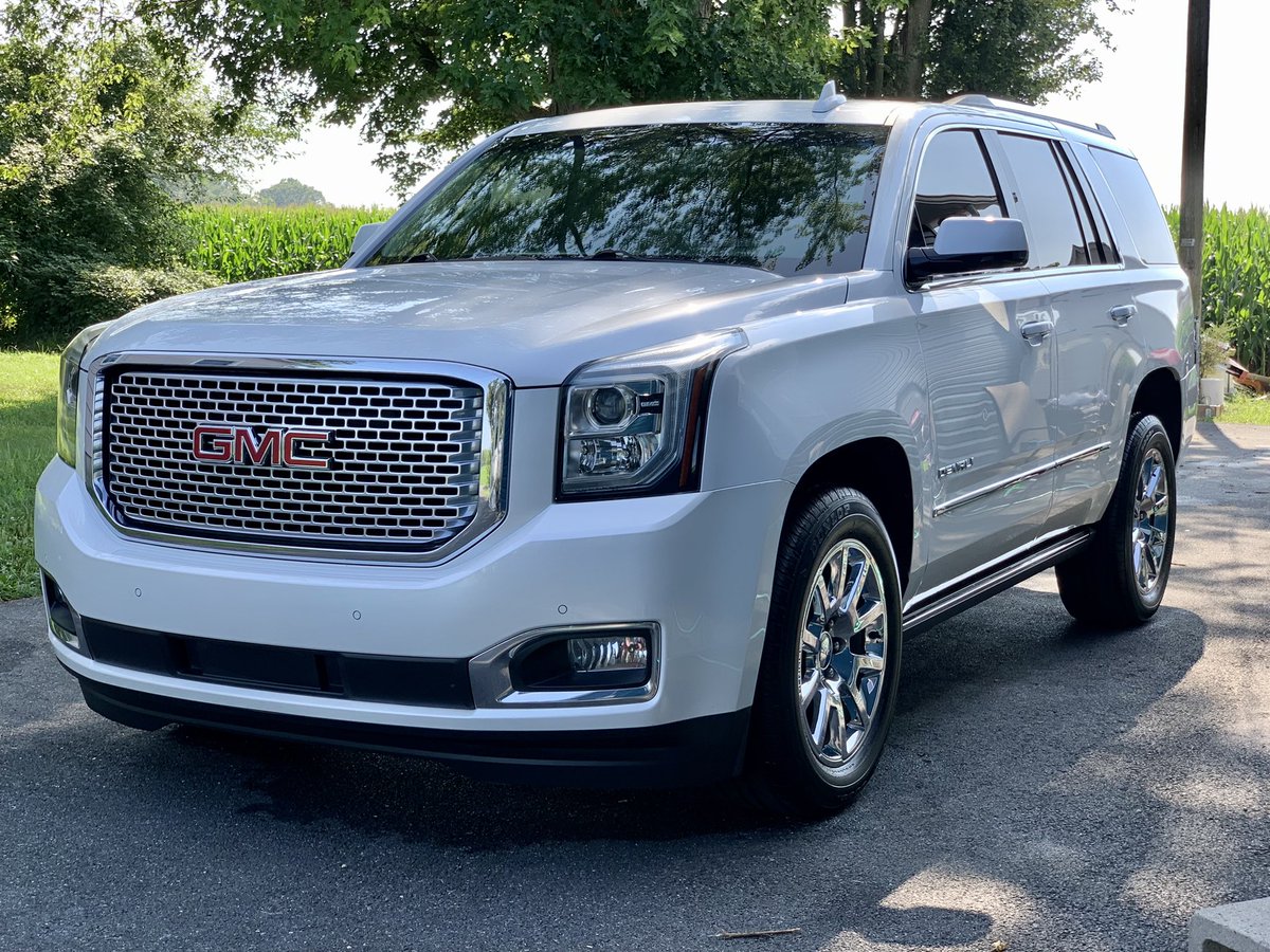 Ebahena07's tweet photo. This Denali Yukon received a whole Water Spot Treatment to all its glass, chrome, including wheels, and it’s paint, along with a foam bath, proper handwashing, spray wax, and a deep tire clean. 
#PremierAutoDetailing https://t.co/ZKjO4XOxuC