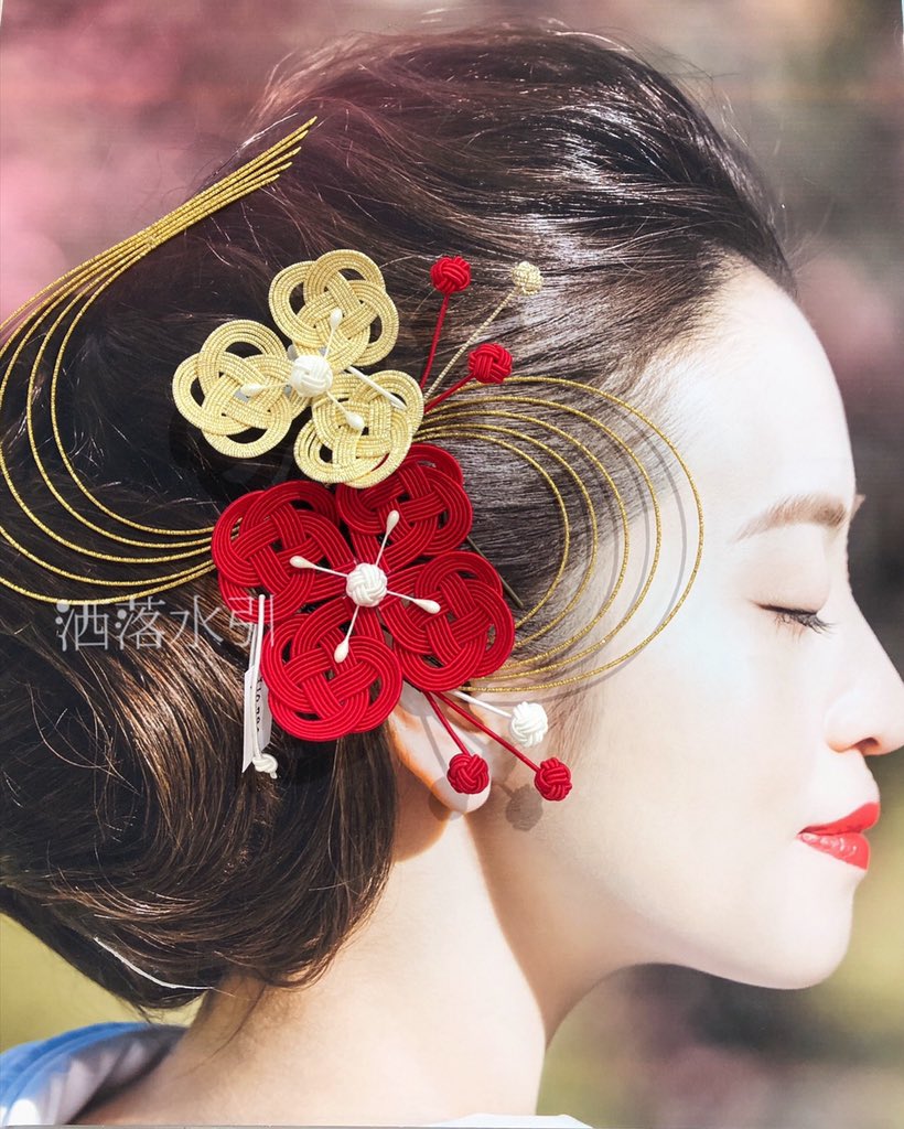 カズミ 一昨日の髪飾りのショートボブアレンジ お花部分はクリップが付いているので様々なスタイルに使いやすいです 金箔は100円ショップで手に入るようですよ 成人式ヘア 成人式髪飾り 振袖ヘア 振袖髪飾り 髪飾り 和装ヘア 和装髪飾り 花嫁髪