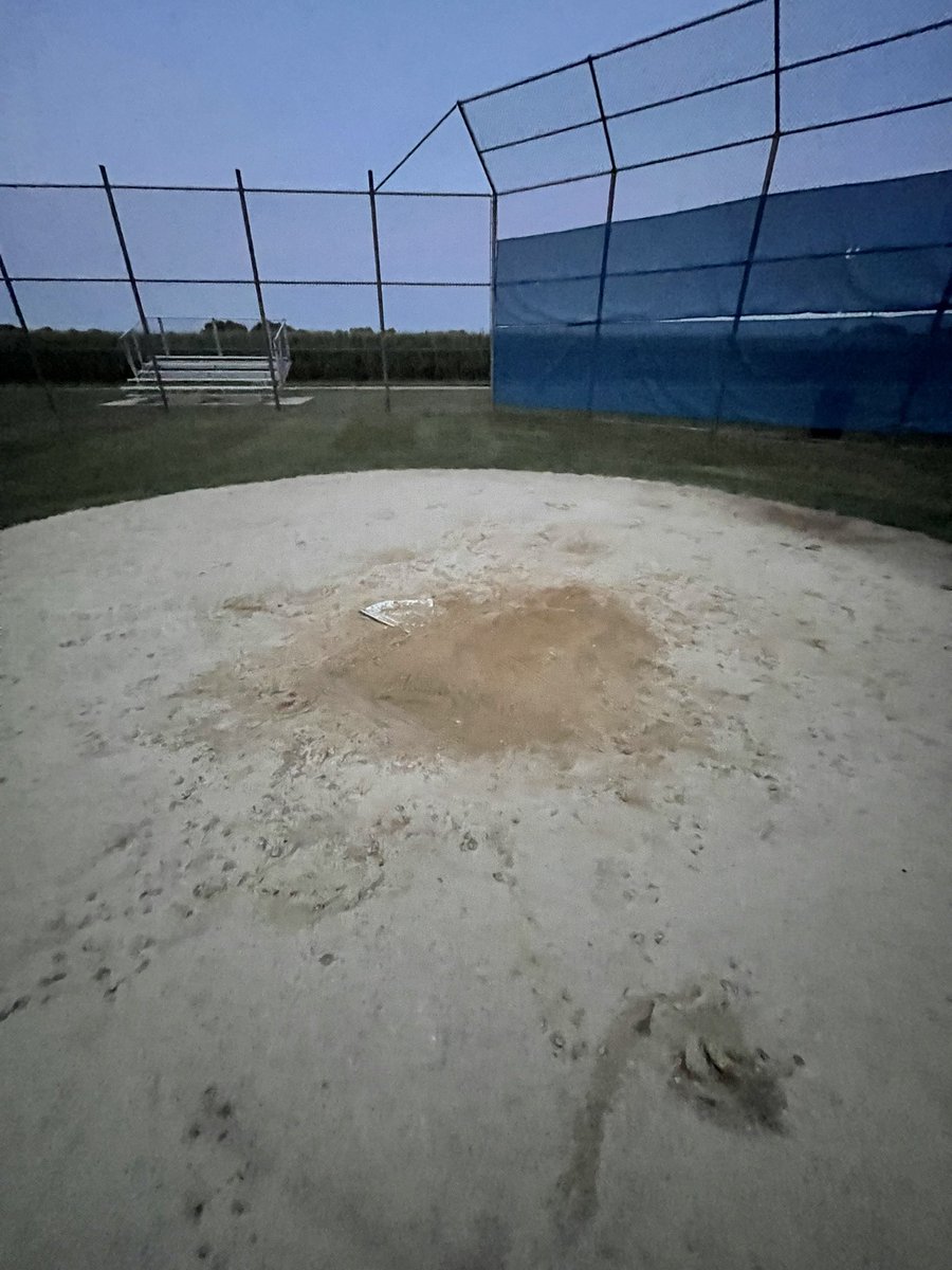 CoachLandvick's tweet photo. HUGE…The BIGGEST SHOUTOUT to the friend of #SkyhawkBASEBALL who used our wonderful HILLER PARK to have fun and get better! You raked up after your time and you make me proud the be a #JohnsburgSKYHAWK🦅 THIS is #ForTheBURG👊🏻 thank you for helping us build #HAWKBALL🇺🇸 #OneFAMILY https://t.co/1eJICauEsd