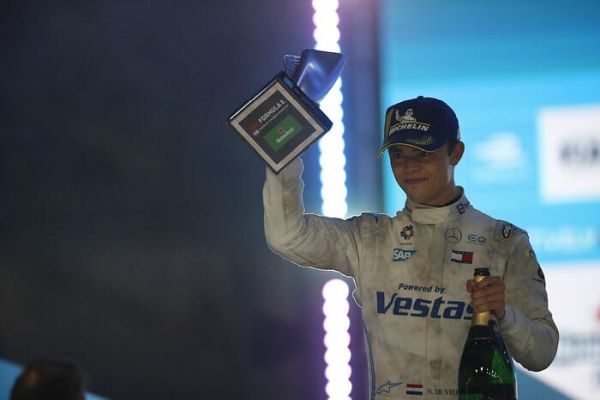 europeanwf1's tweet photo. - DE VRIES (@Arden_F1v) VAI AO PODIO NA ULTIMA CURVA!!!!!! ESTOU MUITO SENSATO HOJE @StatusGPF1V NA P4!!!!!

- MARCIELLO (@CarlinF1SM) FORA TAMBEM!!!!!! AAAAAAE U TO MALCUCOOOOOO https://t.co/rUeYH8iW7I