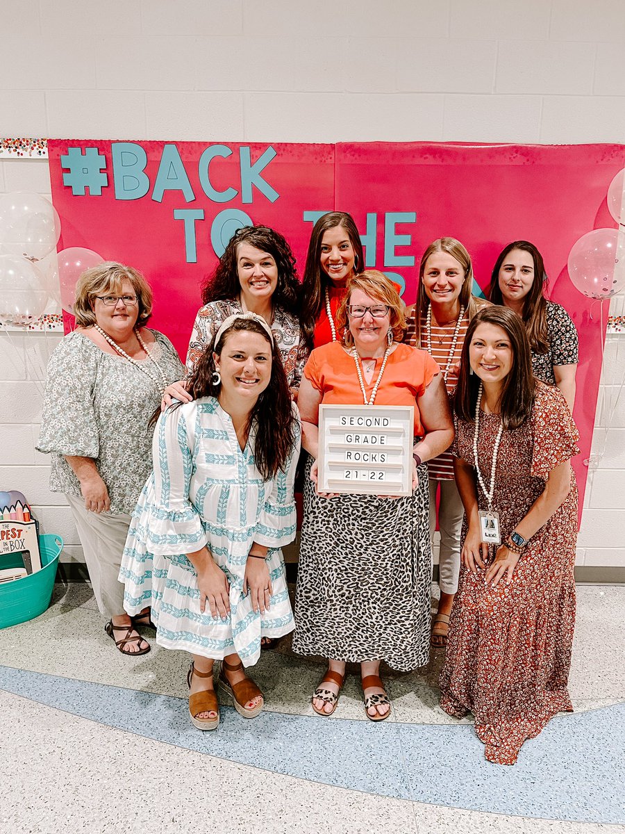 msbgladden's tweet photo. #backtothebank for second grade!! What an amazing evening meeting our students β€οΈ Hereβs to year five! @RiverbankElem https://t.co/UtUDGEUHek