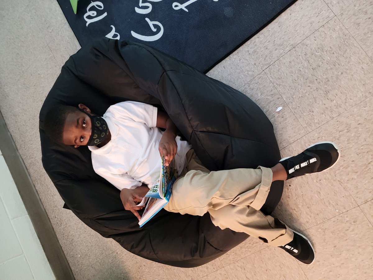 PrincipalBGrant's tweet photo. I am so thankful for @peytonprincipal for sharing her Silent Dismissal Process! This is truly a game changer!! No movement, no noise from 2:30 to 3:15!! Only Silent READING!!
#noWASTEDtime #GoogleSlides @thankYOU @FickettES @DrLisaHerring @apsupdate https://t.co/6Msq5p1tuF
