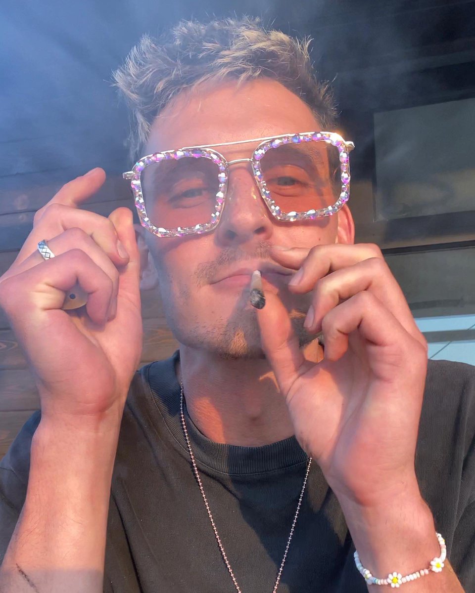 Griz's tweet photo. Hello world! Weed is tight and GRiZmas tix go on sale TMRW at noon! Jus thought I’d remind u 🥰 https://t.co/UWvBCvhizP