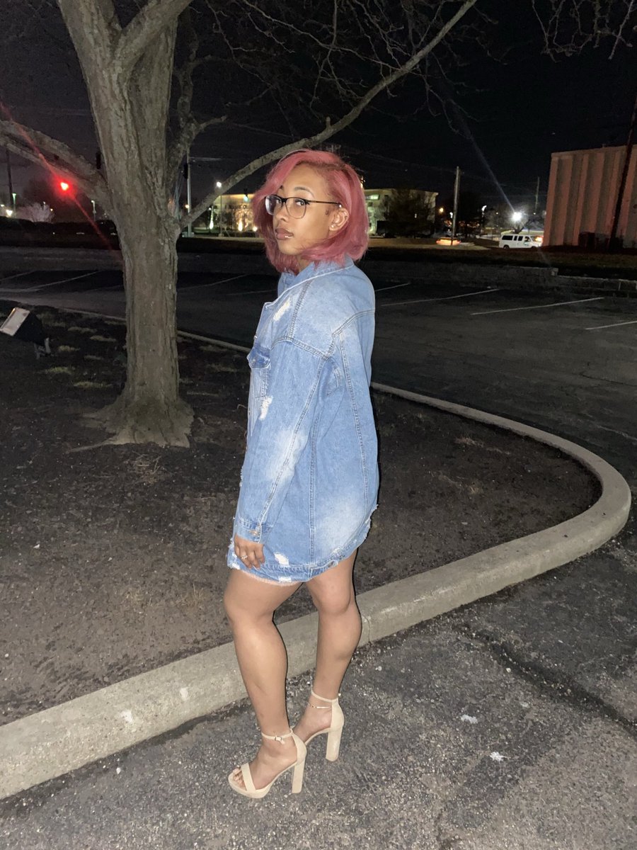 _asiarae_'s tweet photo. @UGPerspective Hey y’all 🤗my name Asia Morris. I’m a sophomore majoring in Human Health Science on the Pre-PA track. I’m also the co-director of promotions for Underground Perspective. #WhosWhoOfUK #uk22 #uk23 #uk24 #uk25 https://t.co/ykEY8xXwhw