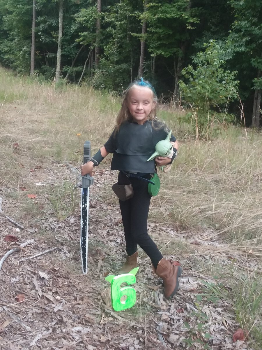 PruittPk's tweet photo. @SashaBanksWWE can i get a shout out my little girl turn 6 in 14 more days, #TheMandalorian and Kaylee wanted to look like the wrestling girl (in her words). Hope you like it, the woman of wrestling is what keeps her a fan. @TPBrand https://t.co/DX3ZujEQ2M
