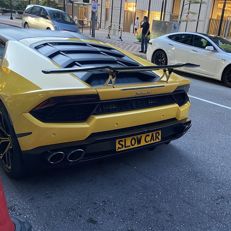 kamburgrr's tweet photo. #SLOWCAR meets Fast Car 🤦♂️🤯 #HKnumberplates #HongKong @HKnumberplates https://t.co/58XoUolFIg