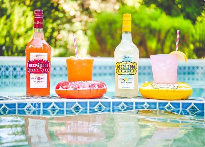 SplashHousePS's tweet photo. Drinks need floaties too! Stop by Saguaro this weekend and grab yourself an inflatable drink coozie courtesy of @deepeddyvodka! 💦
#daydrinkresponsibly #mixwithmusic https://t.co/KylG3o9cqP
