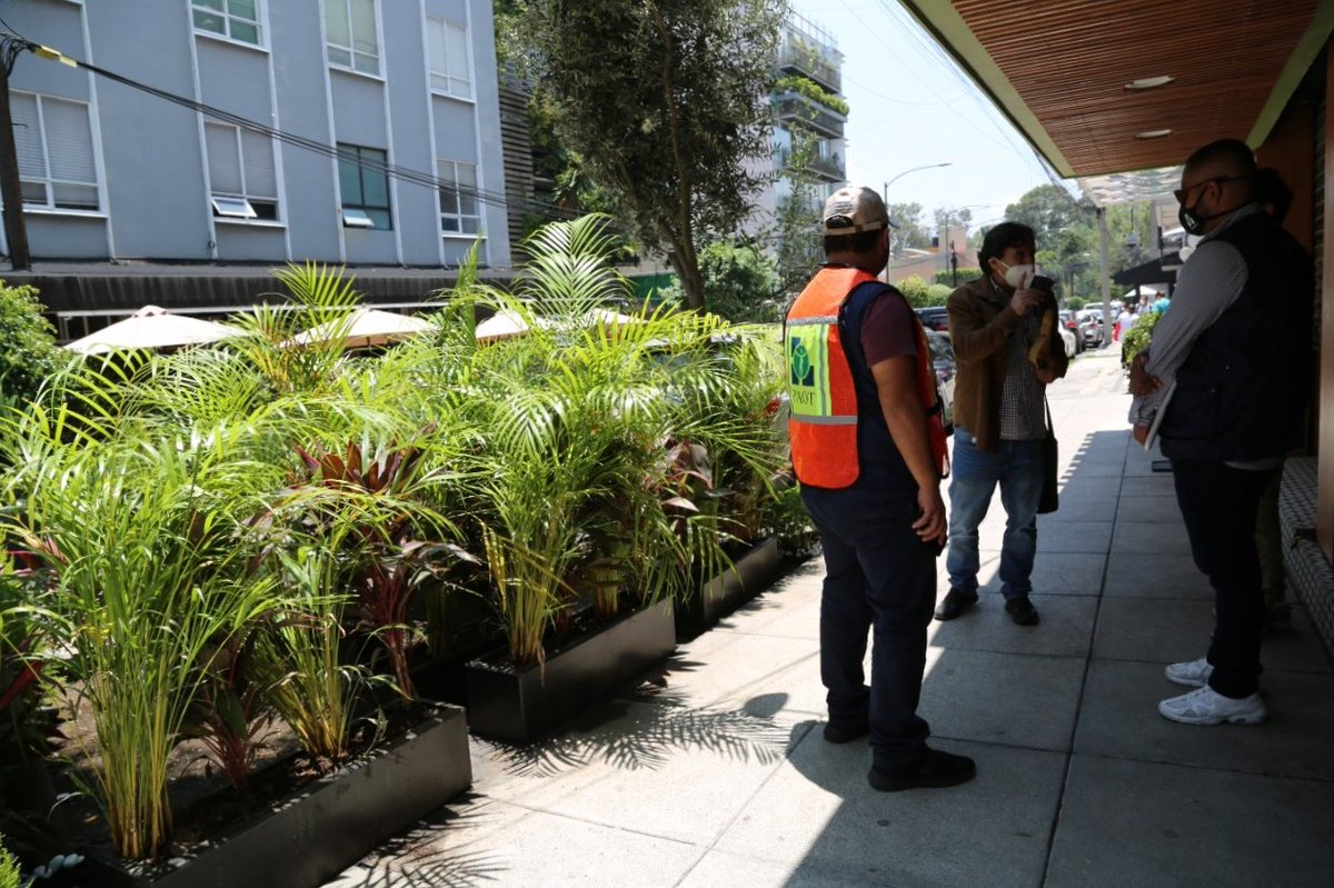 El día de ayer se logró la recuperación mediante cumplimiento voluntario de una área verde afectada, que se encuentra ubicada frente a un 🍽️ en la alcaldíaMH, el responsable retiró adoquines y colocó plantas ornamentales y tierra vegetal.