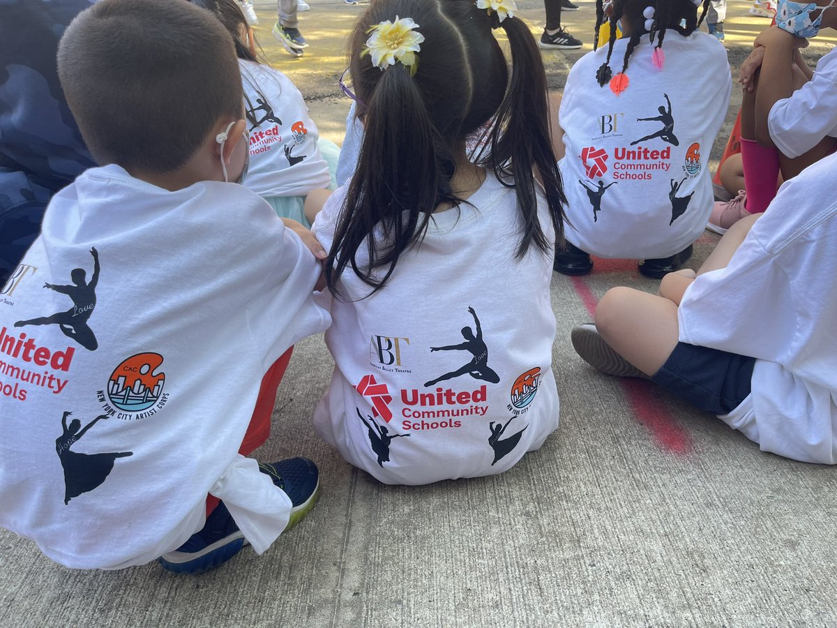 1ManhattanTeam's tweet photo. Summer Rising to REMEMBER
2βΊοΈ21 #kiddosforevergrateful #NonStopMusic #nonstopdancing #artforever @DOEChancellor @MRosalesMBO @NYCSchools @NYCMayor https://t.co/MkvHNZI1f8