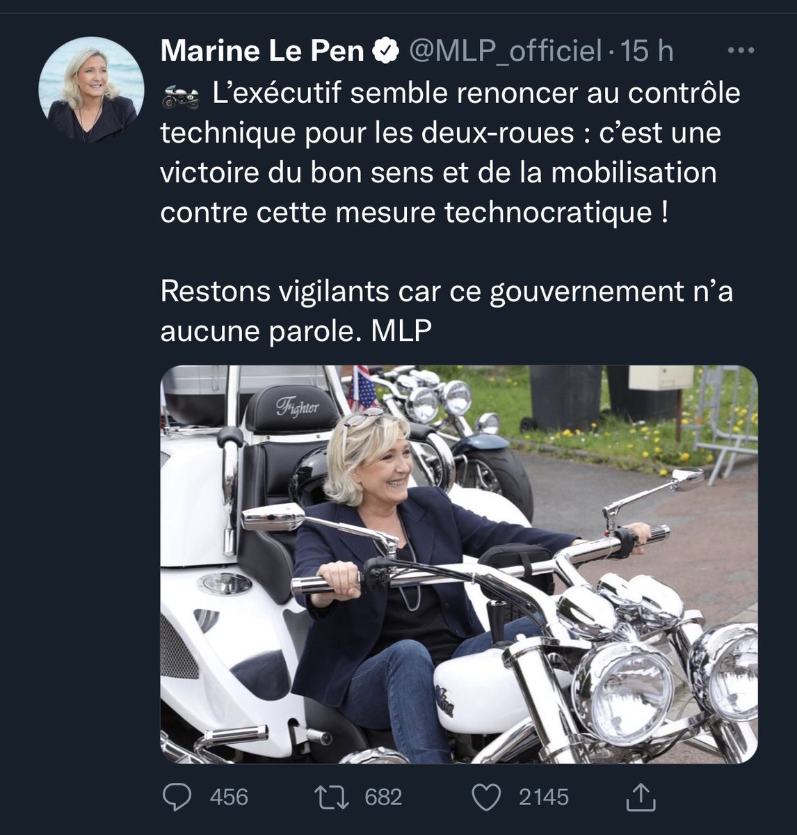 ManifSystem's tweet image. Mdrrrr elle est sérieuse elle ? 
—
Toi aussi, joue avec MLP et invente une loi pour la voir apparaître en action dès le lendemain sur Twitter 😇