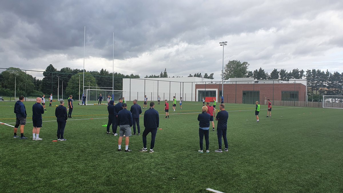 DundeeFCAcademy's tweet photo. Last night our 18s head coach @scottrobbo8 lead the 16s and 18s in a education session for players and other academy coaches #WeeDees #AlwaysLearning https://t.co/wAlgv1qe0w https://t.co/7g4hzG8i5r