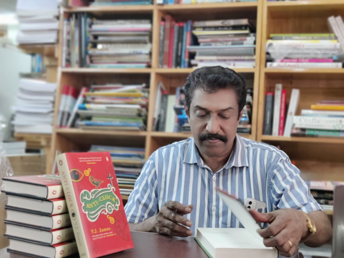 PenguinIndia's tweet photo. So excited to see V. J James signing the copies of #AntiClock for @modernbookcentr! 😍📚
#BookSigning https://t.co/dbW3PhipyC
