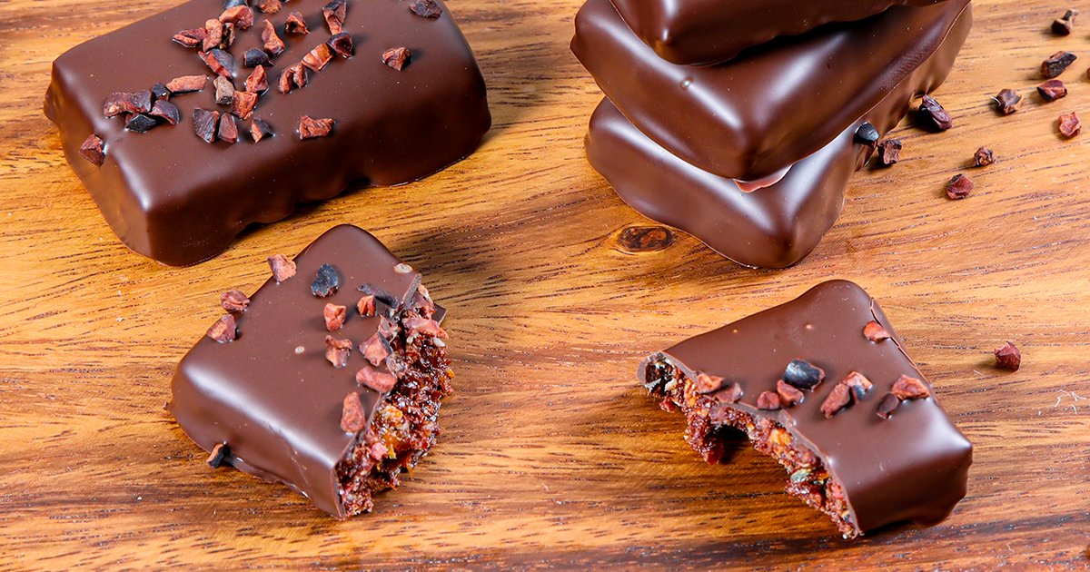 CacaoBarry_ENG's tweet photo. Evocao™ energizer bars by Kent Madsen @kentcallebaut_nordic WholeFruit energy snacks are full of power ingredients and will give you a morning boost and then renew your energy in the middle of the day.
Download the recipe now https://t.co/tNGaHdMWtL
#WholeFruitChocolate #Evocao https://t.co/xKTxWboXPI