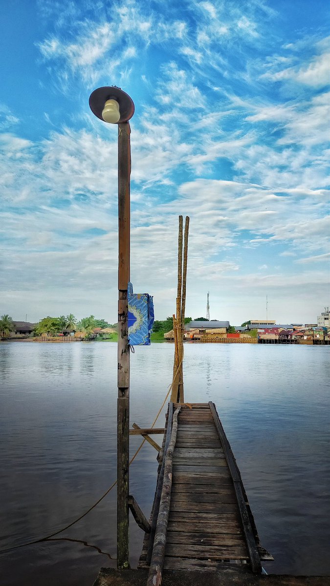 BorneoEye's tweet photo. Tepian Sungai Kapuas https://t.co/Cgk279RmNl
