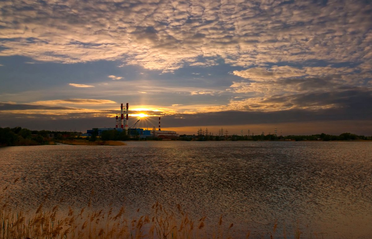 Потрясающий рассвет над Ивановскими ПГУ – одной из первых в России электростанций с парогазовым циклом ☀

#ИнтерРАО