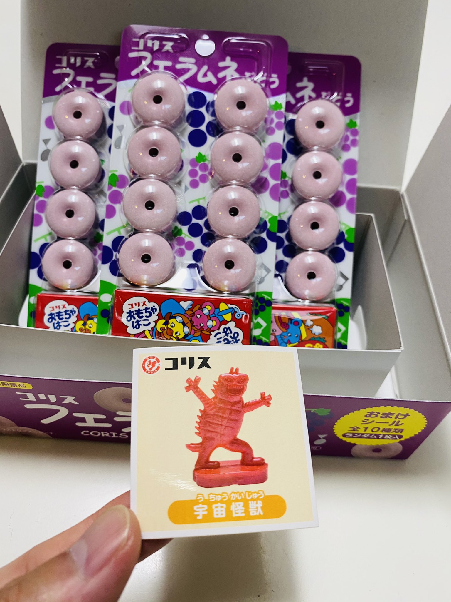 フエラムネ　台座怪獣　ペラ怪獣　大量63体 フエラムネ 台座怪獣の通販 by kemunyan's shop｜ラクマ