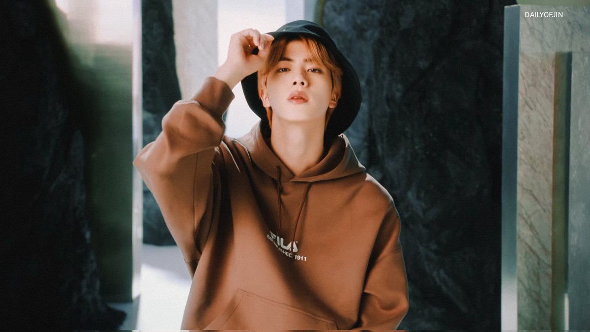 dailyofjin's tweet photo. kim seokjin for fila https://t.co/vobyHSBwl1