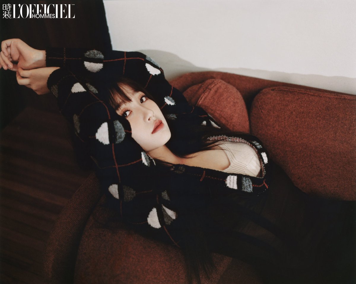 yu181295's tweet photo. 210811 Esther Yu as cover girl for magazine L'Officiel Hommes August issue (duo cover version)

© 时装男士

https://t.co/uchslmSSVf
https://t.co/VglsQ4XDUB
https://t.co/5sxowFhcZI
https://t.co/645tY7Gq1I
https://t.co/PcG9tKeOFu

#EstherYu #虞书欣 #YuShuxin https://t.co/rBECD5yh4N